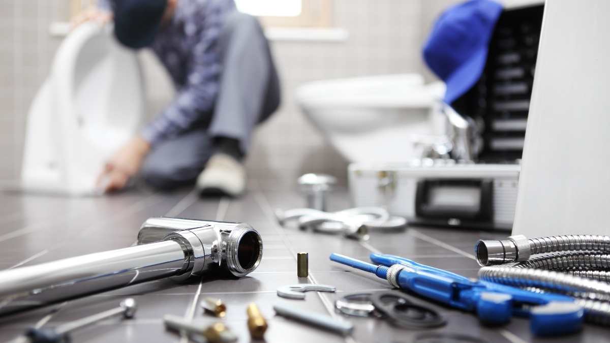 Why Is It A Good Idea To Have A Commercial Plumber On Call? How To Pick One?